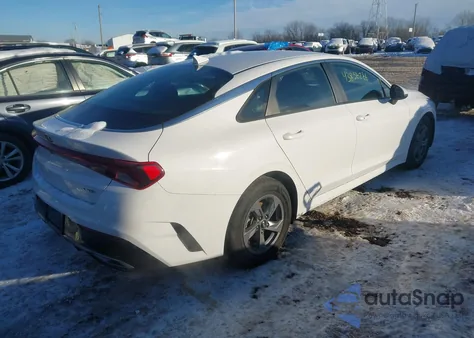 2021 Kia K5 Lxs z USA, uszkodzony, nr VIN 5XXG14J29MG015507